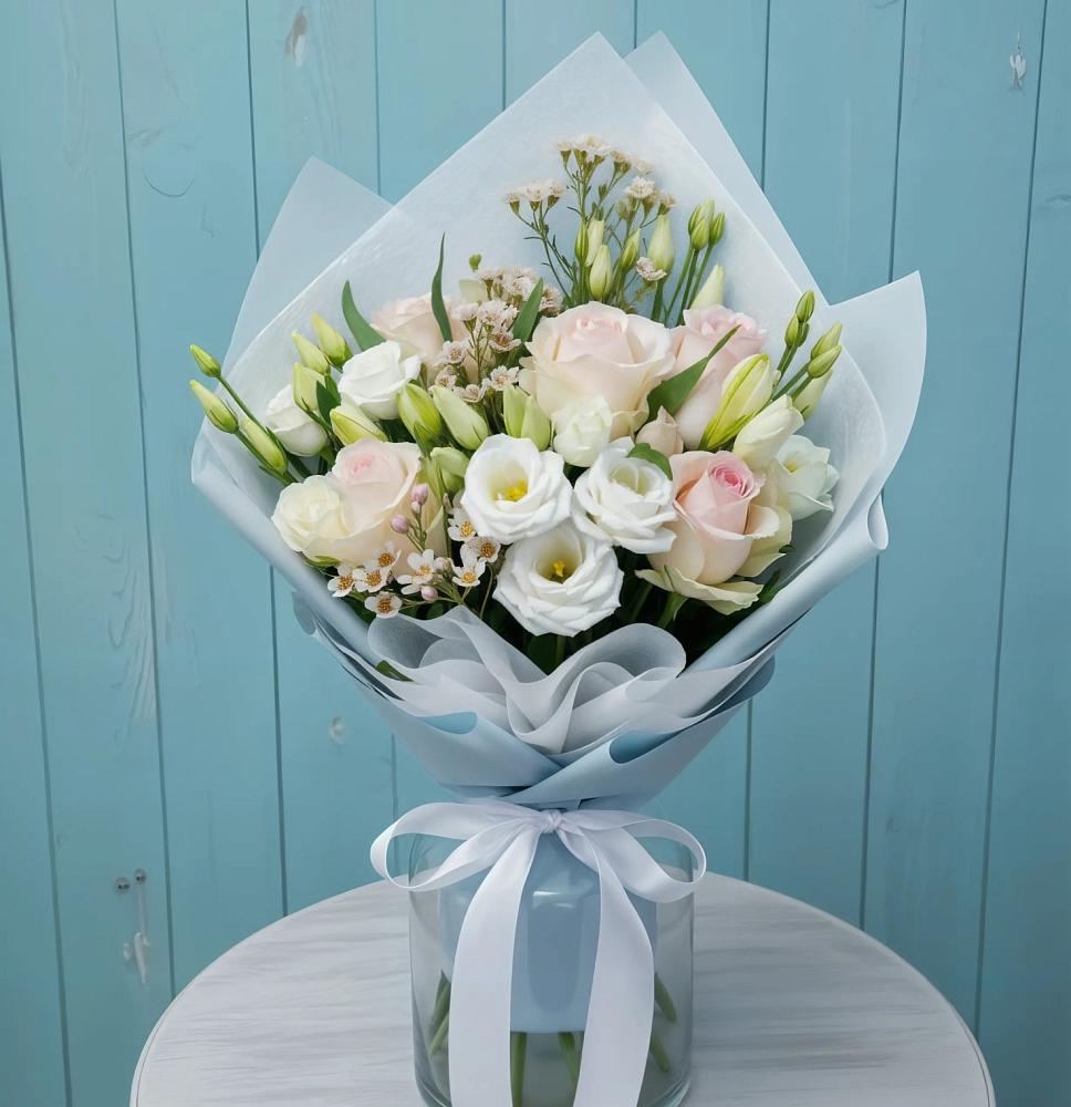 Букет цветов из: Розы и Лизиантусы в Квашенки