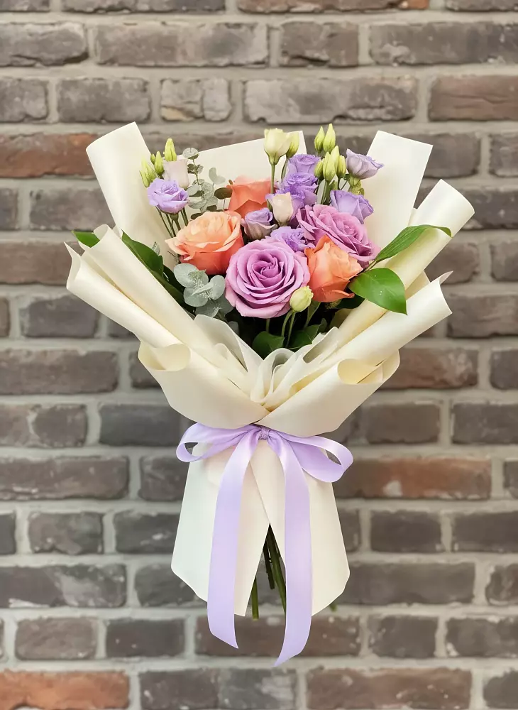 Букет цветов из: Лизиантусы и Розы в Квашенки