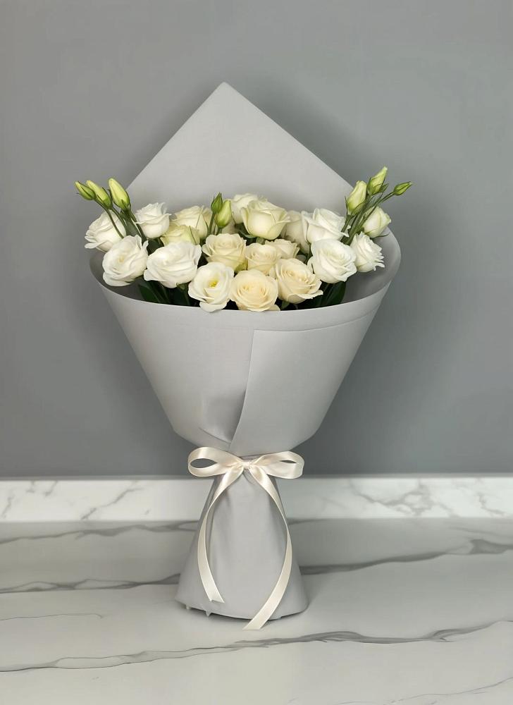 Букет цветов из: Розы и Лизиантусы в Квашенки