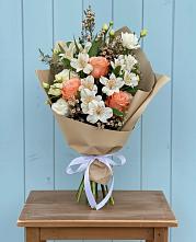 Букет цветов из:  Альстромерии, Лизиантусы, Розы и Хризантемы в Квашенки