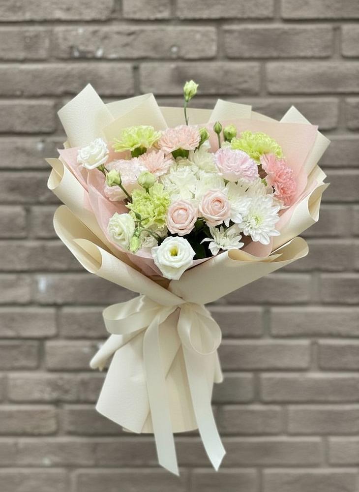 Букет цветов из: Гвоздики, Розы, Лизиантусы и Хризантемы в Квашенки