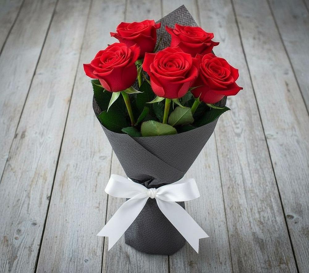 Букет 5 Красных роз Эдлесс Лав в Квашенки