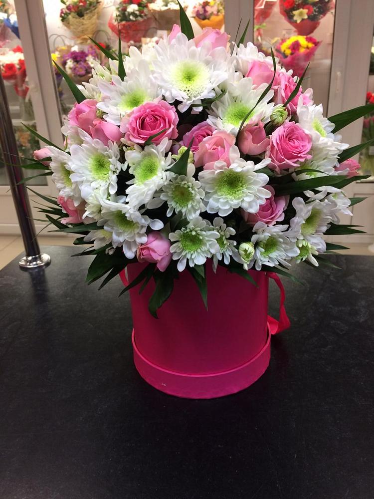 Цветочная композиция из Розы и Хризантемы в шляпной коробке в Квашенки