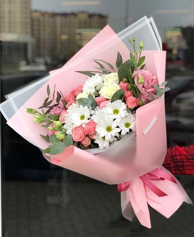 Букет цветов из: Розы, Лизиантусы и Хризантемы в Квашенки