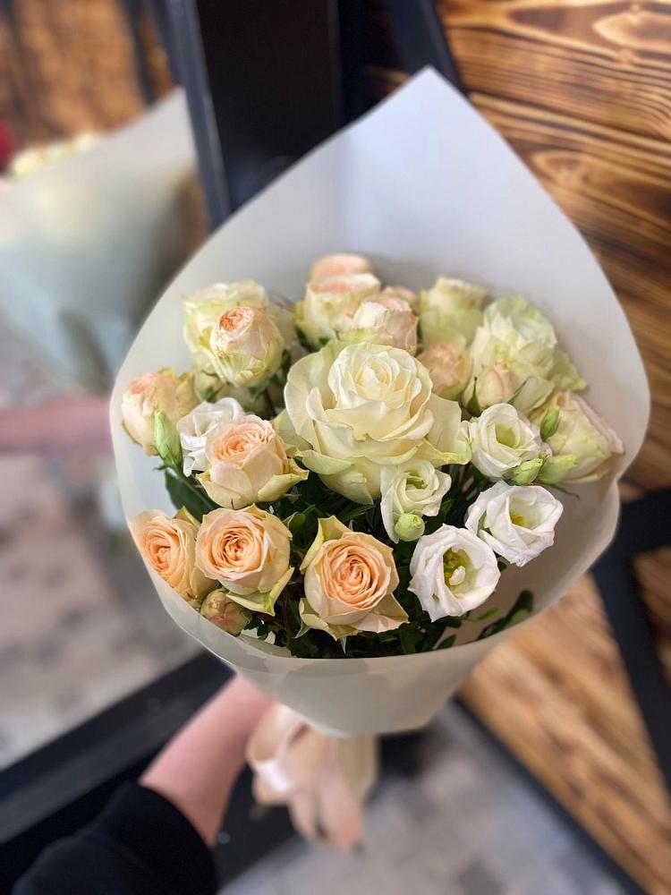 Букет цветов из: Розы и Лизиантусы в Квашенки